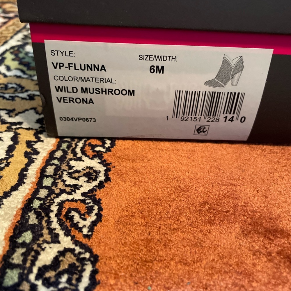 Vince Camino Flunna booties